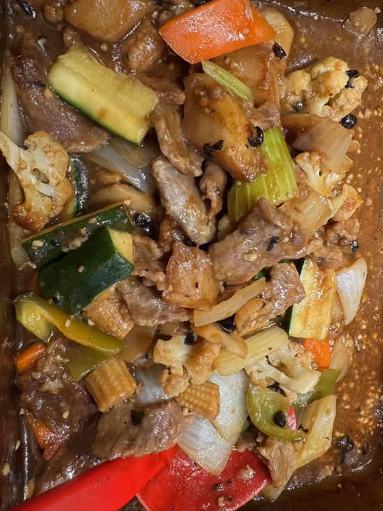 29. Beef with Green Pepper and Black Bean Sauce 豉椒牛肉